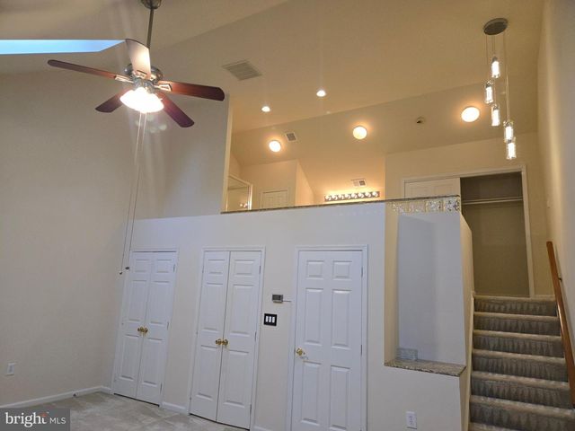 14635 SEASONS DR, Centreville, VA 20120