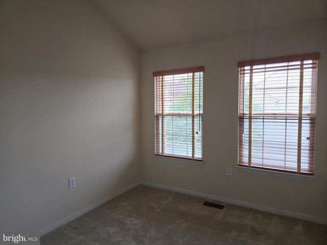 14635 SEASONS DR, Centreville, VA 20120