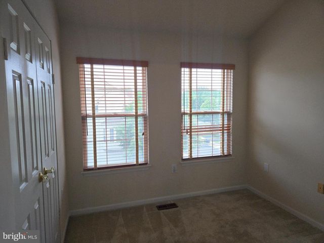 14635 SEASONS DR, Centreville, VA 20120