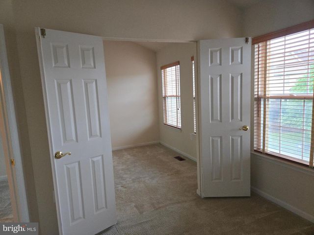 14635 SEASONS DR, Centreville, VA 20120