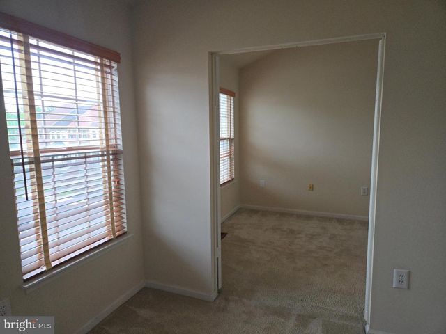 14635 SEASONS DR, Centreville, VA 20120