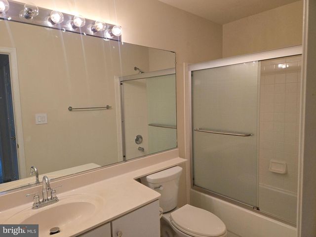14635 SEASONS DR, Centreville, VA 20120