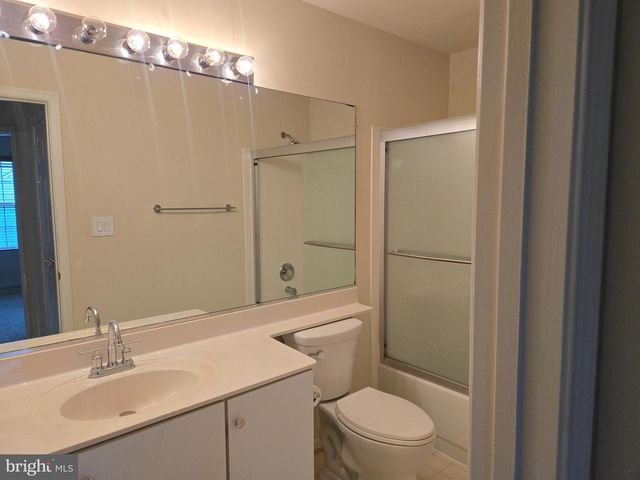 14635 SEASONS DR, Centreville, VA 20120