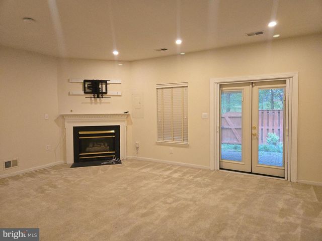 14635 SEASONS DR, Centreville, VA 20120