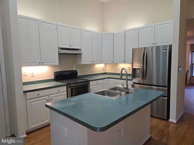 14635 SEASONS DR, Centreville, VA 20120