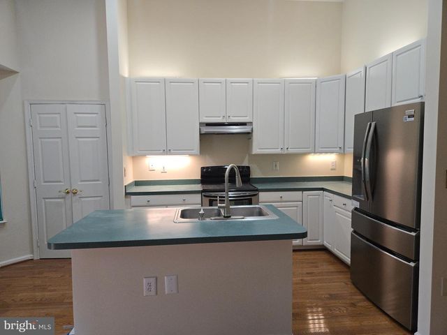 14635 SEASONS DR, Centreville, VA 20120