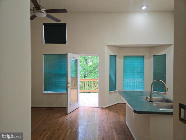 14635 SEASONS DR, Centreville, VA 20120