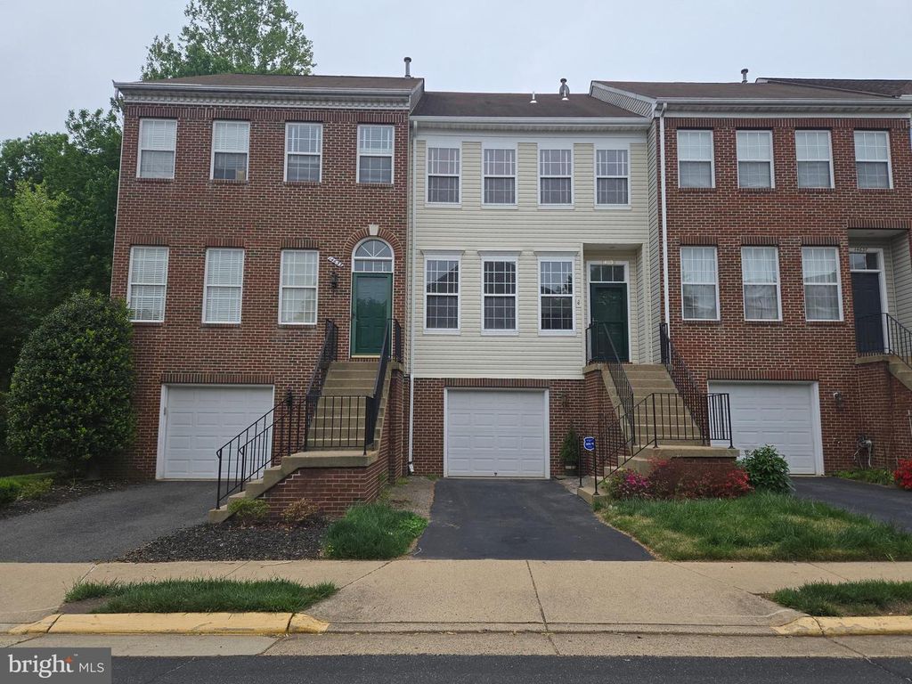 14635 SEASONS DR, Centreville, VA 20120