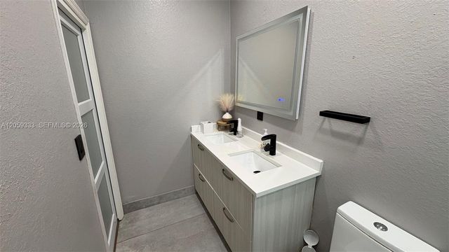 11623 NW 78th St, Doral, FL 33178
