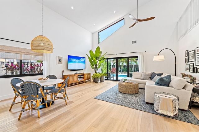 2583 La Cristal Circle, Palm Beach Gardens, FL 33410