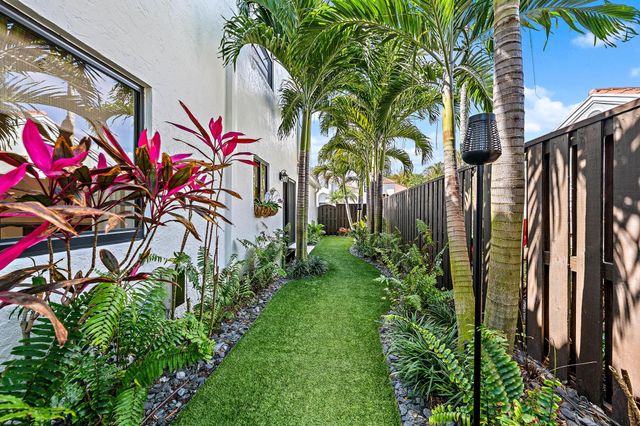 2583 La Cristal Circle, Palm Beach Gardens, FL 33410