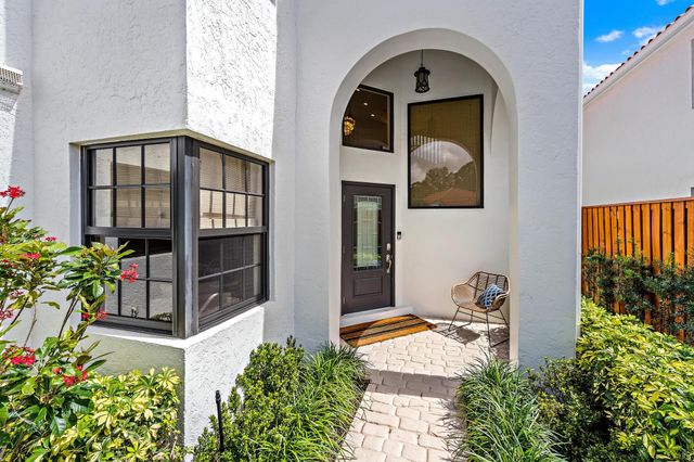 2583 La Cristal Circle, Palm Beach Gardens, FL 33410