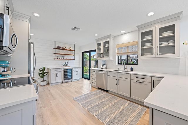 2583 La Cristal Circle, Palm Beach Gardens, FL 33410