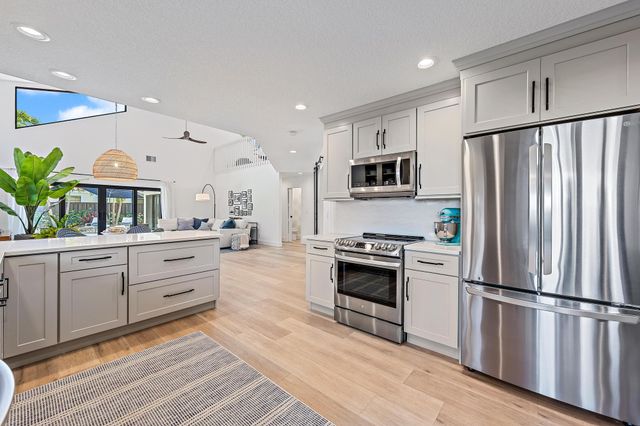 2583 La Cristal Circle, Palm Beach Gardens, FL 33410