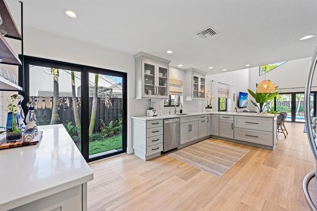 2583 La Cristal Circle, Palm Beach Gardens, FL 33410