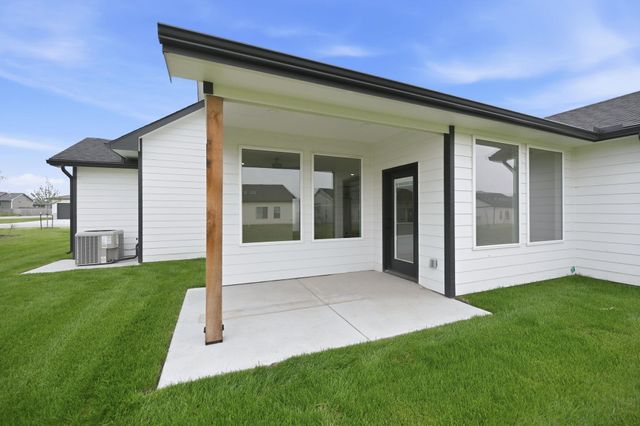 502 E Elmwood St, Park City, KS 67147