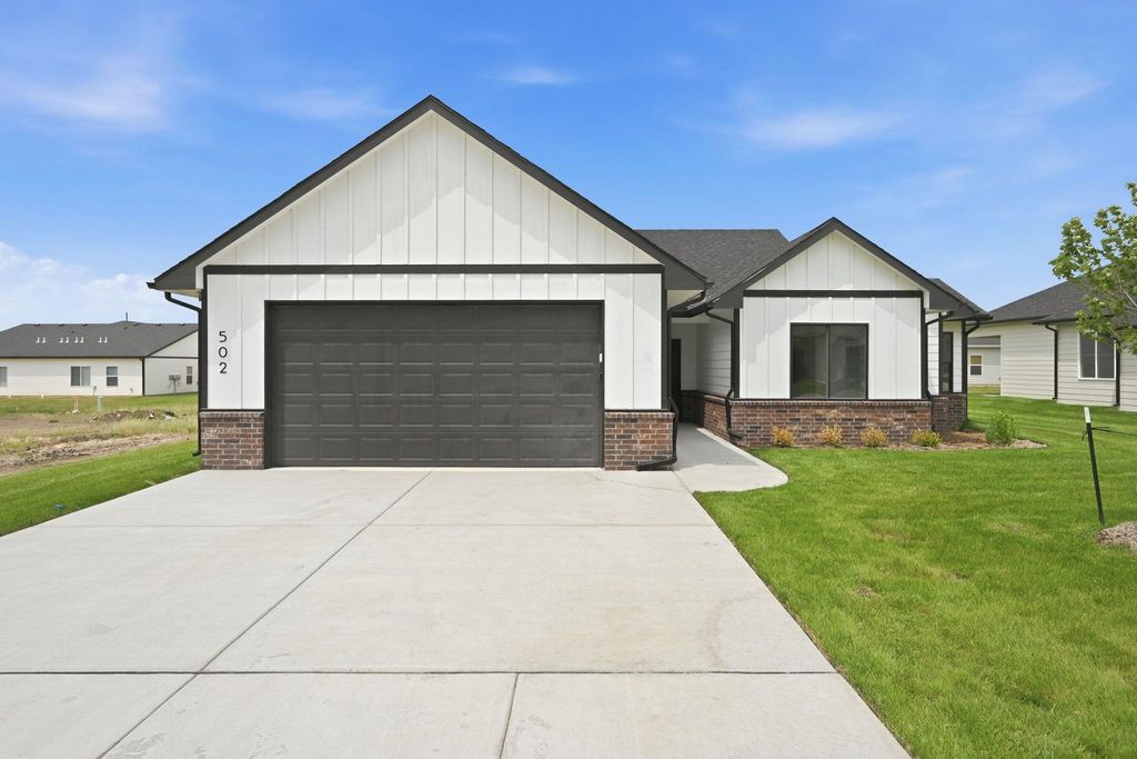 502 E Elmwood St, Park City, KS 67147
