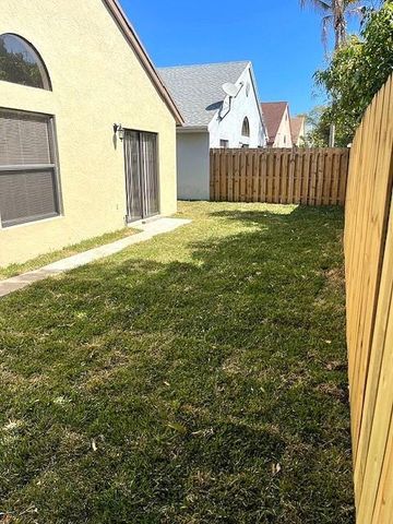 817 E Palm Run Drive, North Lauderdale, FL 33068