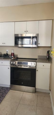 1025 NW 3rd Ave 1, Fort Lauderdale, FL 33311