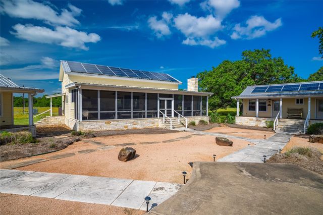 4727 County Road 19, Hallettsville, TX 77442