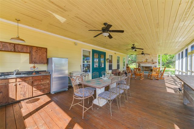 4727 County Road 19, Hallettsville, TX 77442