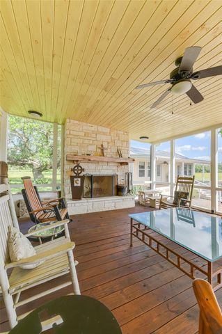 4727 County Road 19, Hallettsville, TX 77442