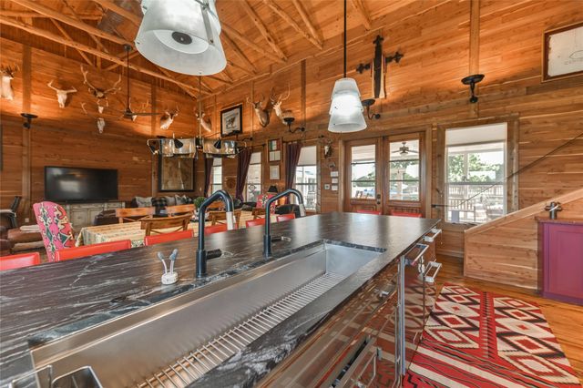 4727 County Road 19, Hallettsville, TX 77442