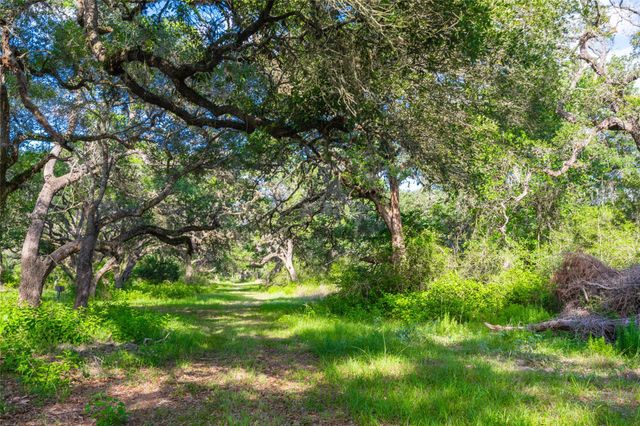 4727 County Road 19, Hallettsville, TX 77442