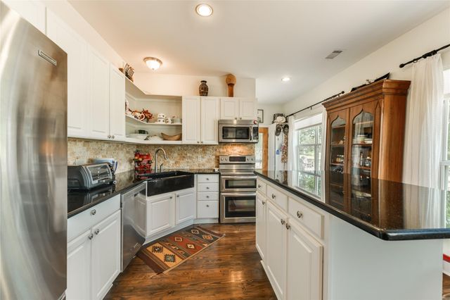 4727 County Road 19, Hallettsville, TX 77442