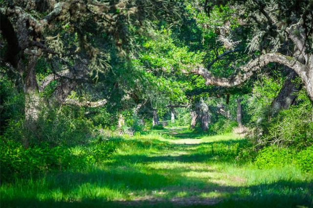 4727 County Road 19, Hallettsville, TX 77442