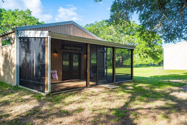 4727 County Road 19, Hallettsville, TX 77442