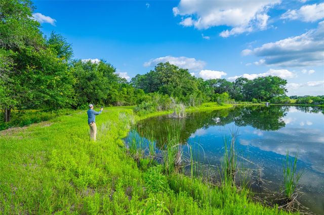 4727 County Road 19, Hallettsville, TX 77442