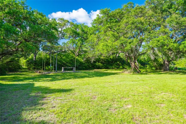 4727 County Road 19, Hallettsville, TX 77442