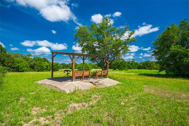 4727 County Road 19, Hallettsville, TX 77442