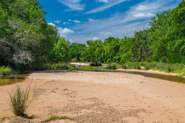 4727 County Road 19, Hallettsville, TX 77442
