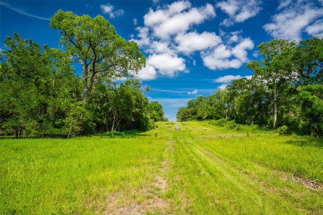 4727 County Road 19, Hallettsville, TX 77442