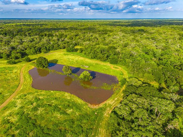 4727 County Road 19, Hallettsville, TX 77442