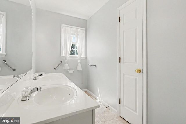 470 OAK LN, Palmyra, PA 17078