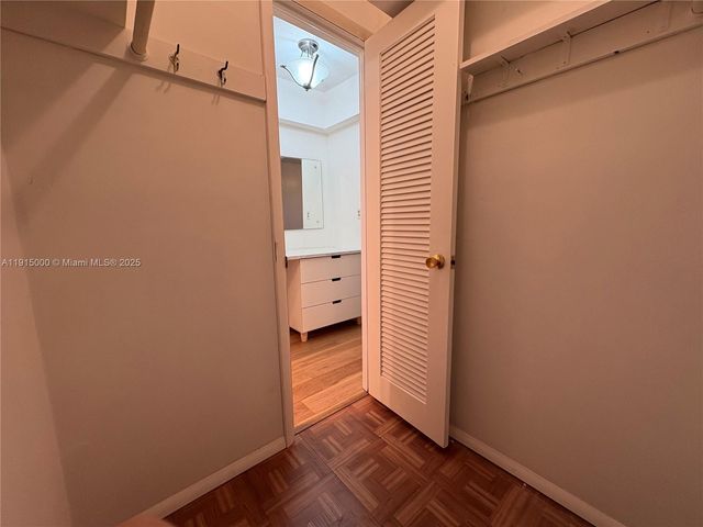 2223 Park Ln 211, Hollywood, FL 33021