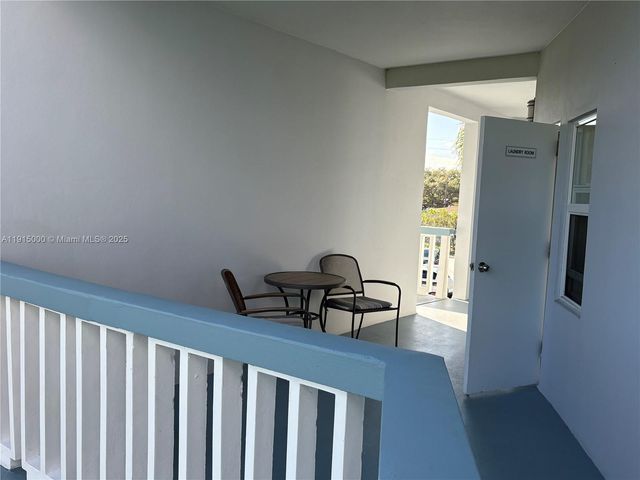 2223 Park Ln 211, Hollywood, FL 33021