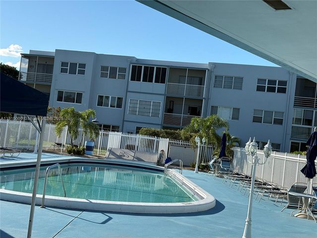 2223 Park Ln 211, Hollywood, FL 33021