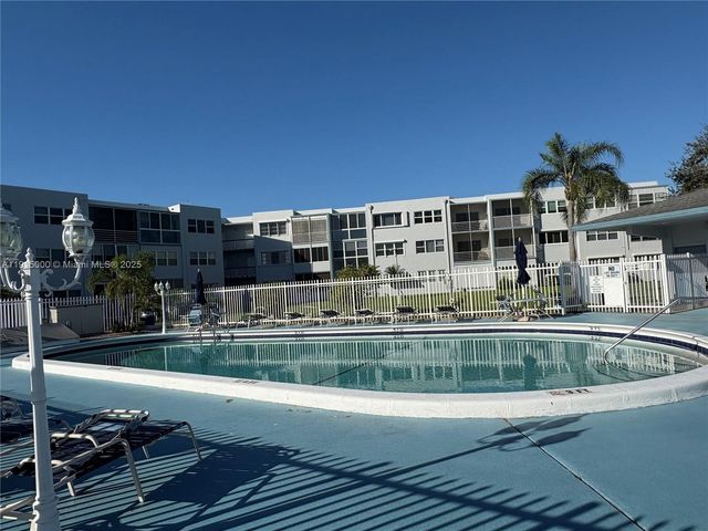 2223 Park Ln 211, Hollywood, FL 33021