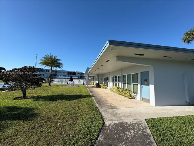 2223 Park Ln 211, Hollywood, FL 33021