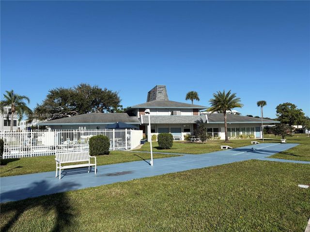 2223 Park Ln 211, Hollywood, FL 33021