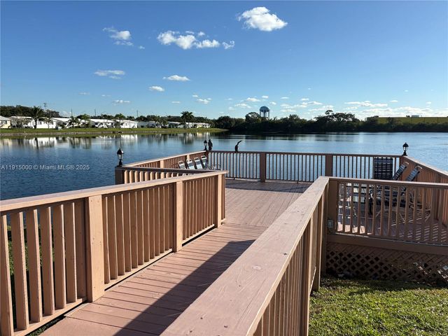 2223 Park Ln 211, Hollywood, FL 33021