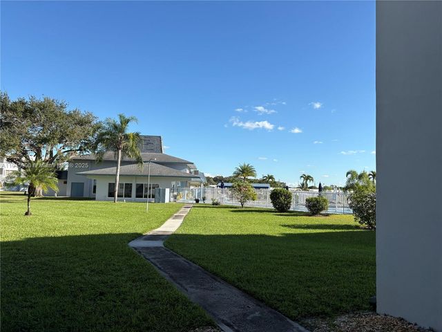 2223 Park Ln 211, Hollywood, FL 33021