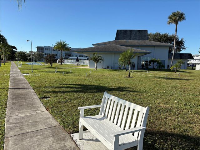 2223 Park Ln 211, Hollywood, FL 33021