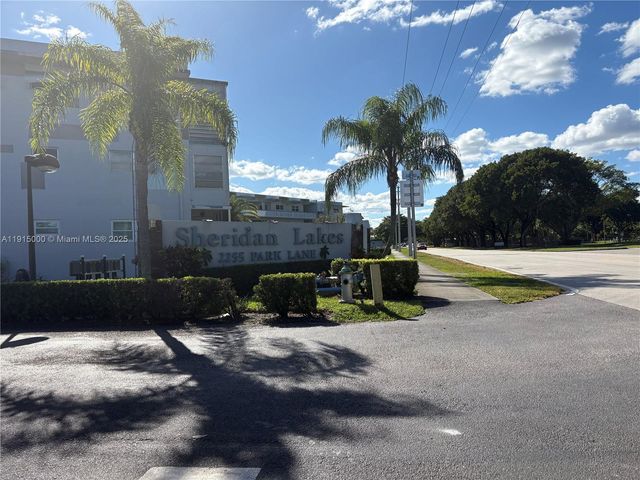 2223 Park Ln 211, Hollywood, FL 33021