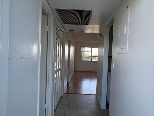 2223 Park Ln 211, Hollywood, FL 33021
