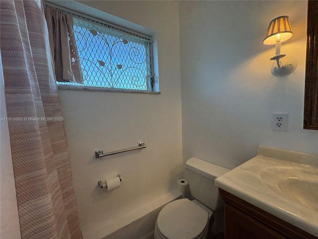 2223 Park Ln 211, Hollywood, FL 33021